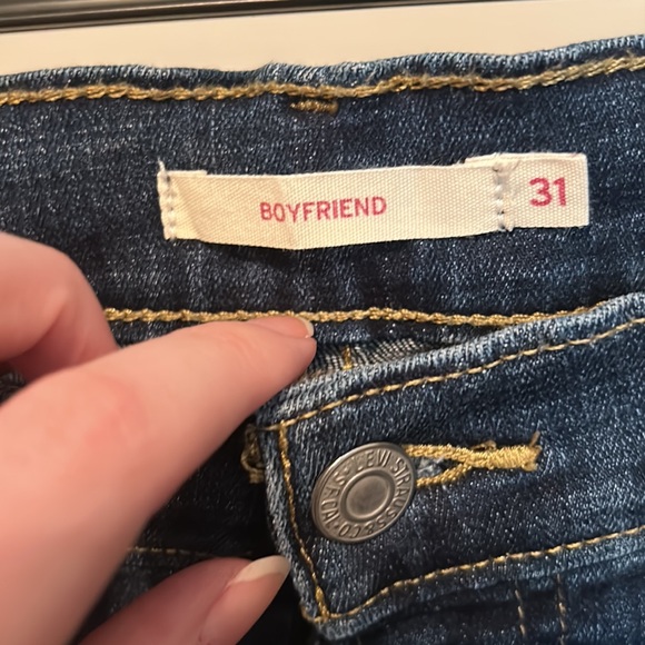 Levi’s size 31 boyfriend jeans. Rarely worn. Smoke free home! - Picture 3 of 7